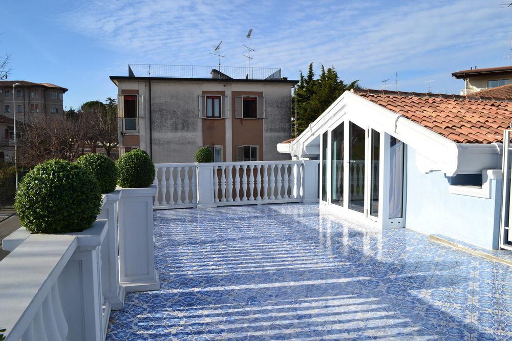 B And B Della Mimosa ديسينسانو ديل غاردا المظهر الخارجي الصورة